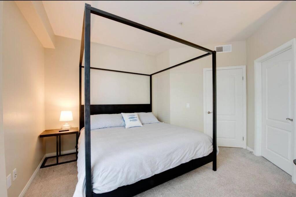 The Nest A Spacious 1 Bedroom Apartment With A Pool View Los Angeles Dış mekan fotoğraf
